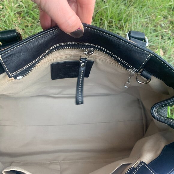 COACH HAMPTON COLLECTION Black Pebbled Leather Shoulder Bag - Picture 13 of 15